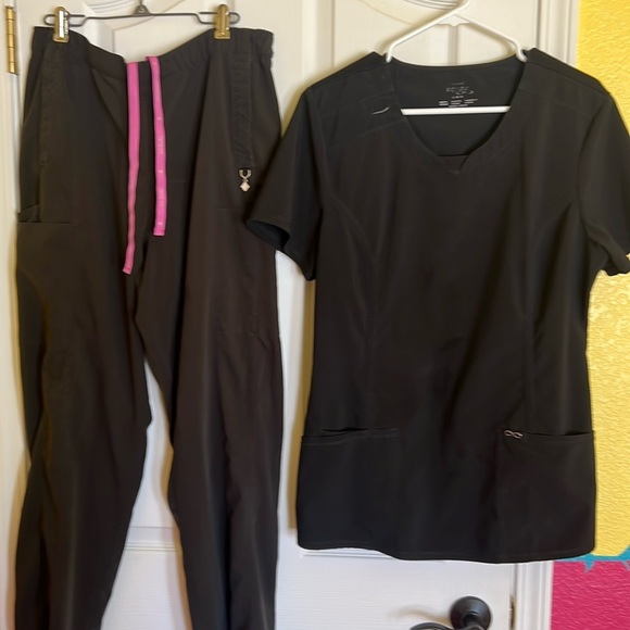 Vera Bradley sz L silky scrub pants and szL Cherokee infinity silky top - Picture 1 of 8